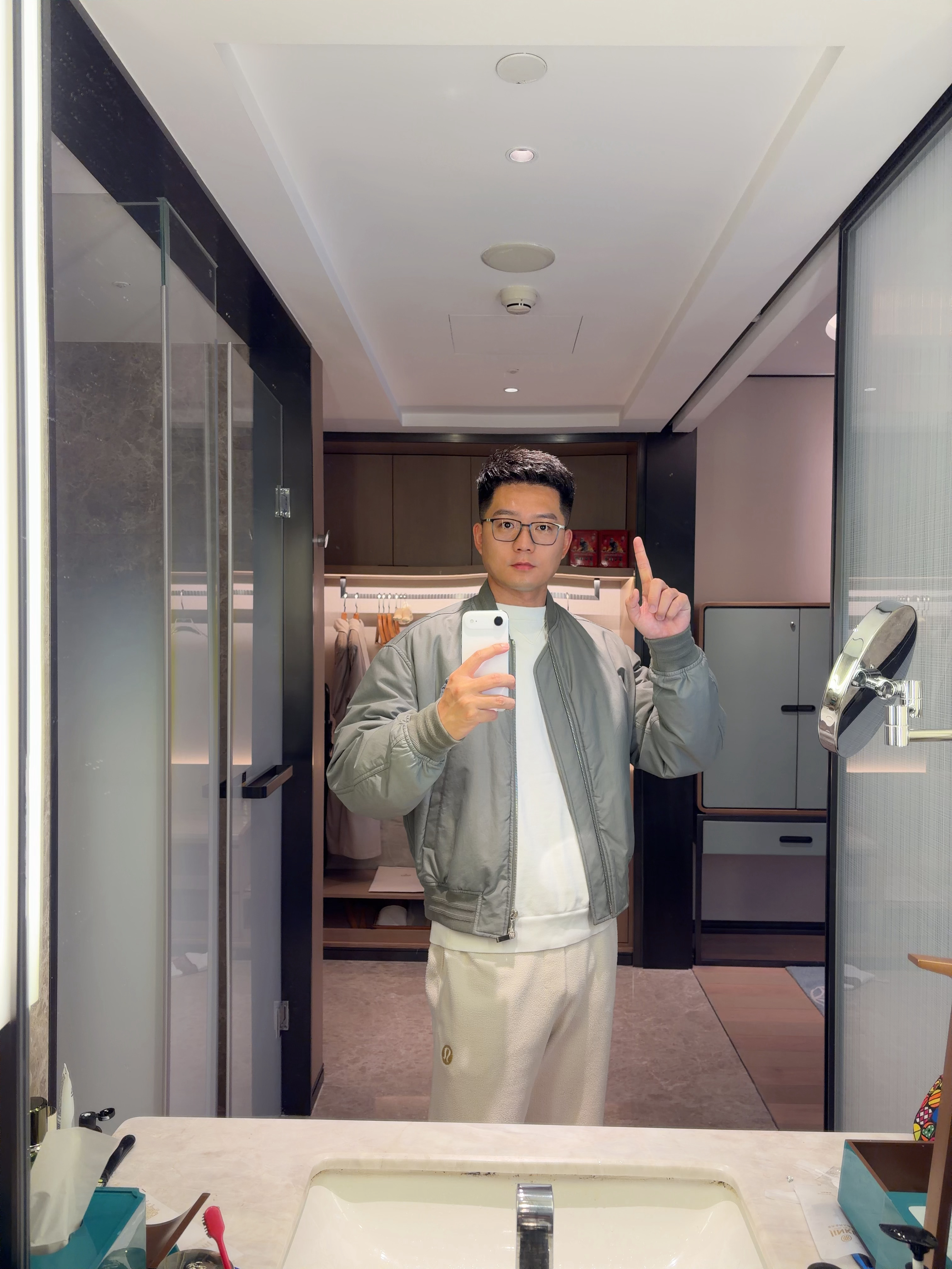 早，1 ，2拍照📸。试一试新手机自拍效果。 重庆