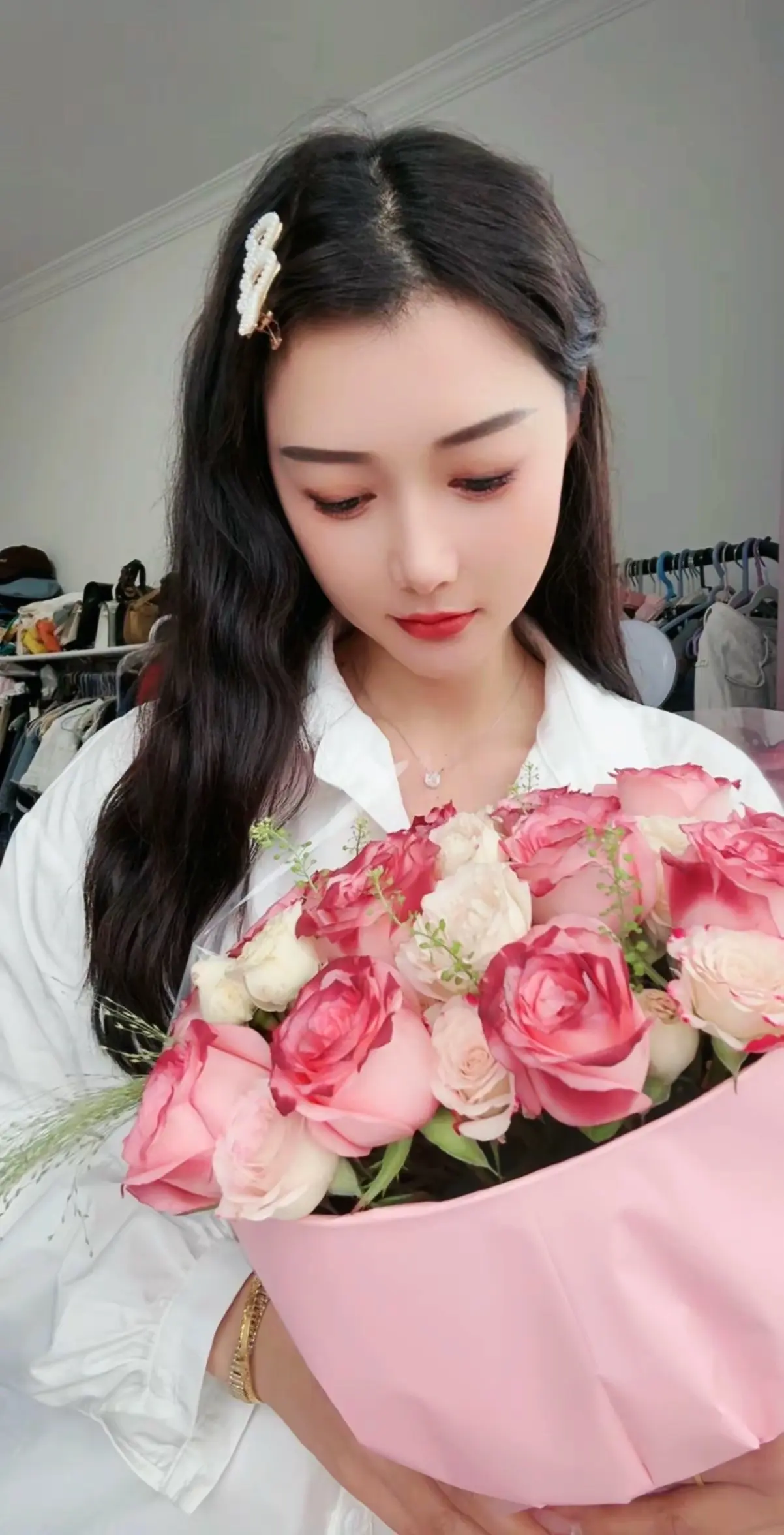我穿不了碎花裙，做不了那娇滴滴的女子，我这般冷清寡淡的人，死犟死犟才是我的本性！
