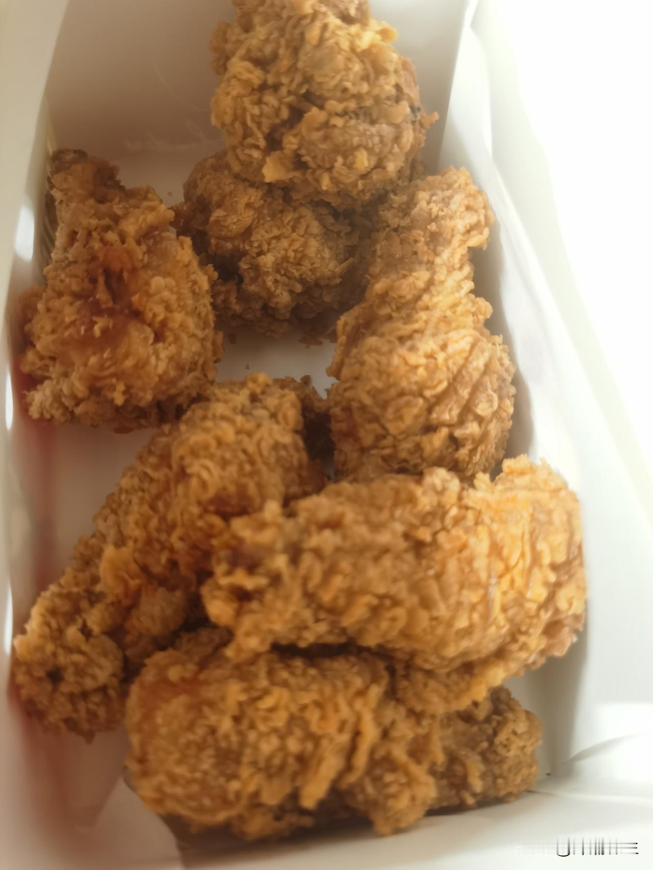周四偷个懒，深圳KFC炸鸡腿安排上！8个才19.9，这性价比真的香。刚拿到手还是