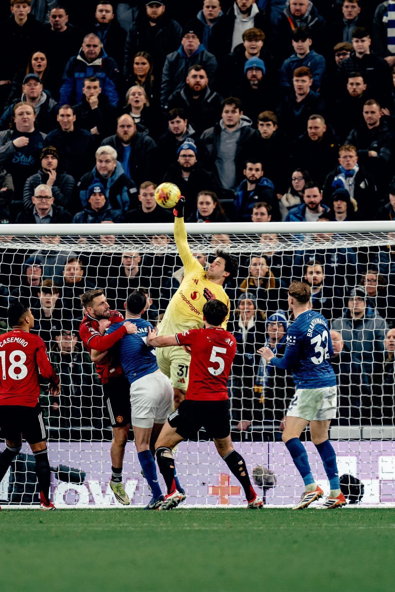 【他有点像范德萨】曼联客场1-0击败埃弗顿，拉门斯表现出色，特别是比赛末段，化解