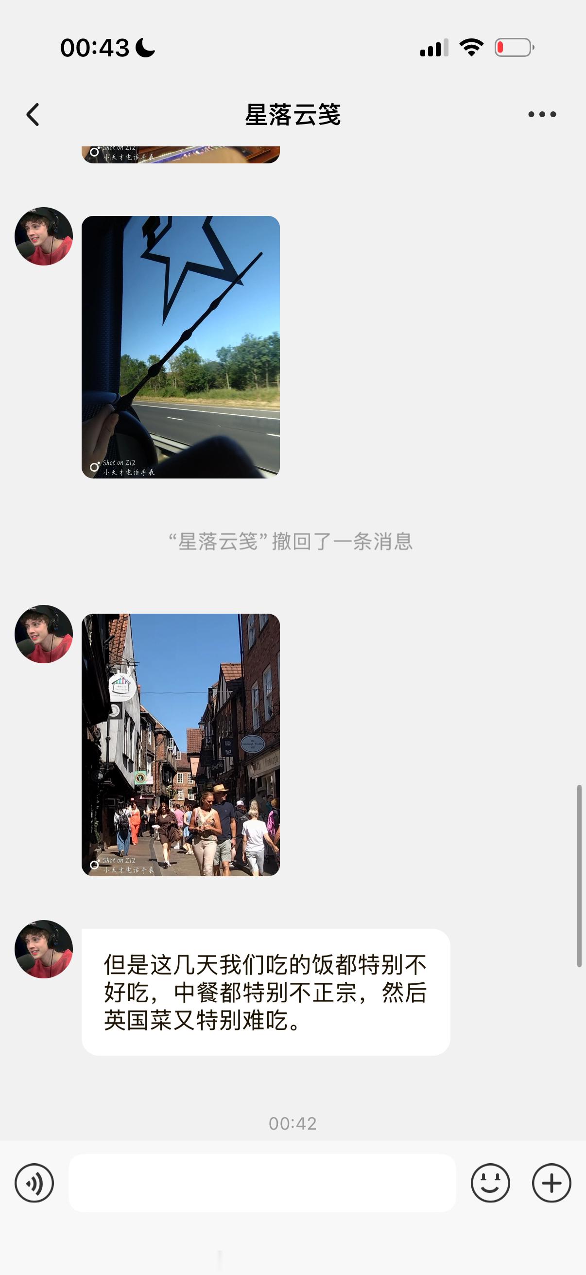 哈特软软长大了呀！这一次她一个人出去只带了电话手表和相机 