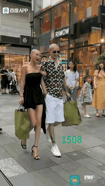 和尚和尼姑结伴同行啊[偷笑]