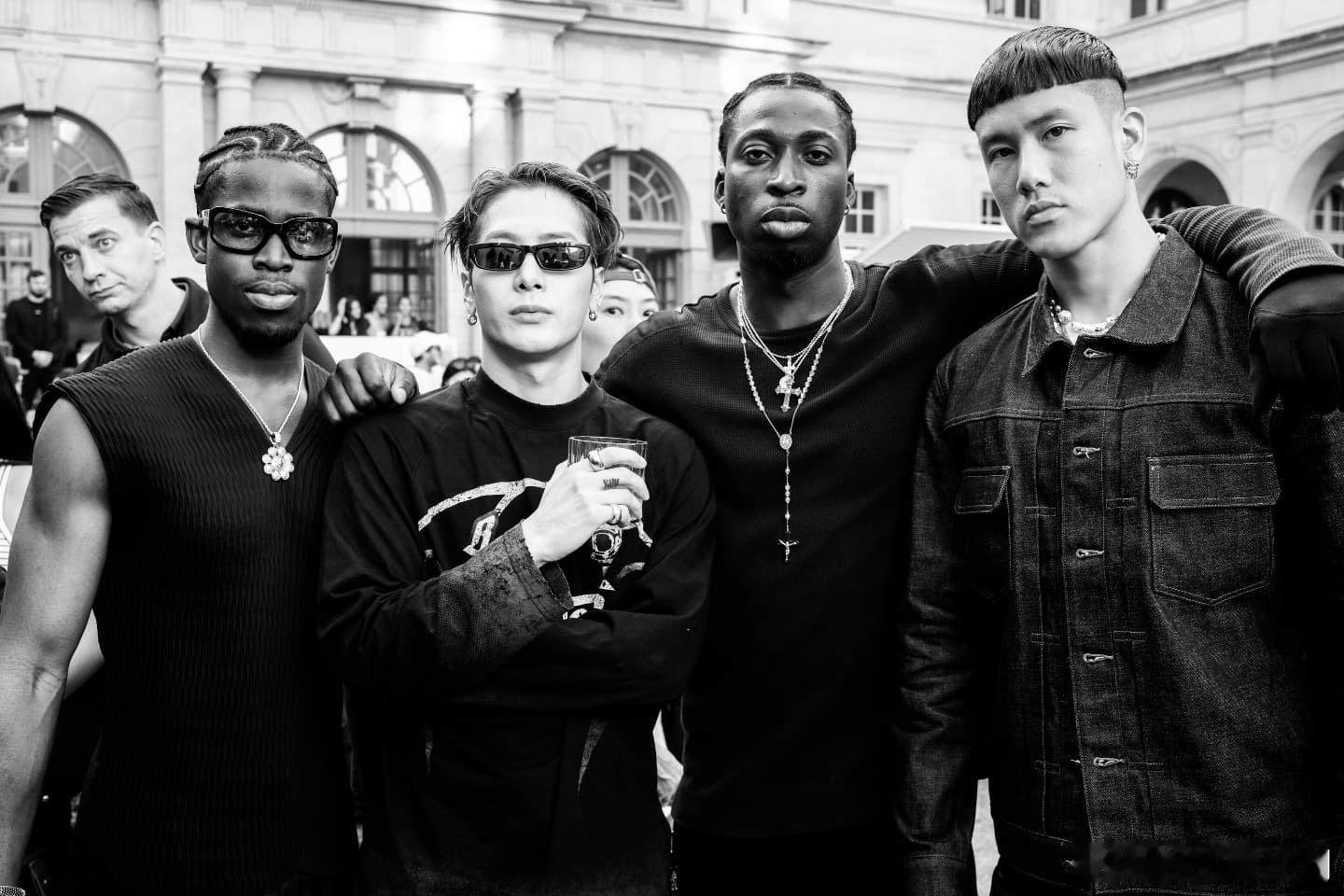 王嘉尔 把事业调成手动挡刷到王嘉尔帮朋友站台的画面，才发现他是真的 “有事真上”