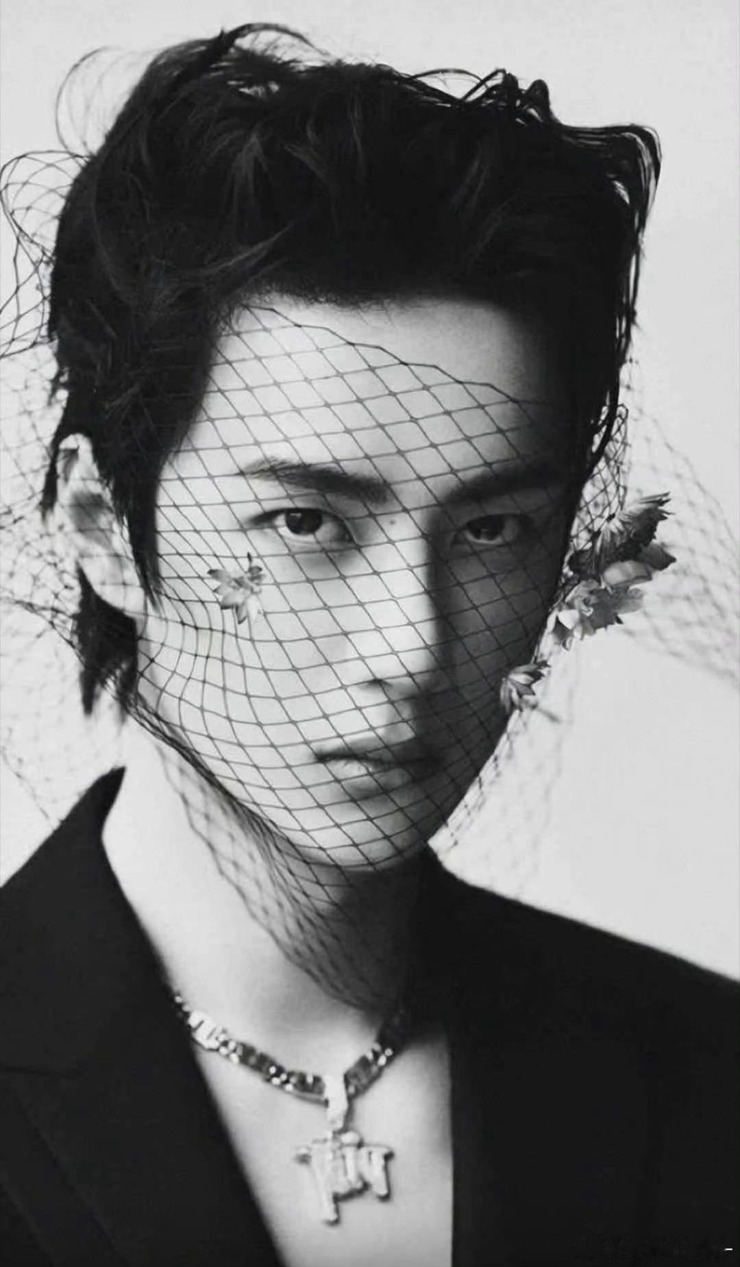 卧槽 有没有人懂一下王一博这张图 好欲啊🥵🥵 