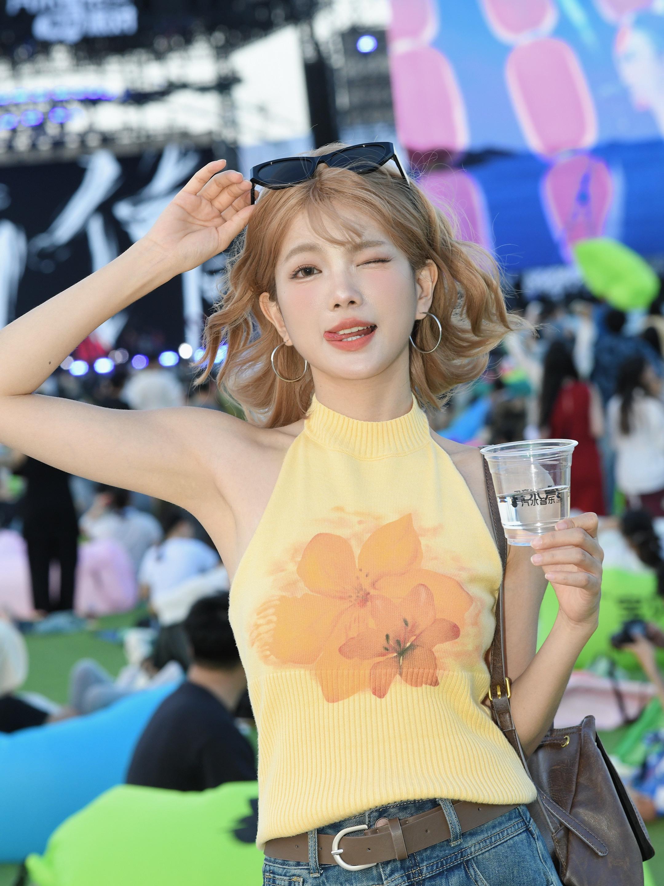 夏天 音乐节 好朋友 🎵🥤。