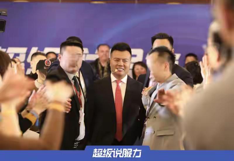 以培训快速成功为名，骗取他人财物，自誉为“亚洲第一潜能激励大师”的杨涛鸣（本名：