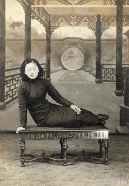 女子肖像，上海，1933年 
