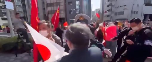 日本的极右翼情绪非常离谱，马拉松比赛殴打中国观众！

3月1日，东京马拉松的赛道