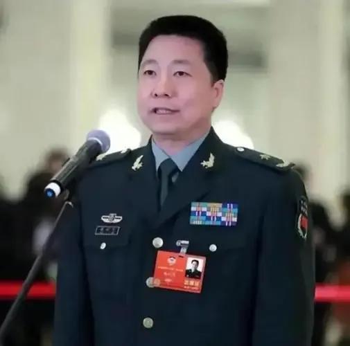 杨利伟退休待遇揭秘：没有巨额奖金，只有“终身金钟罩”……
 
网上一直流传一种说
