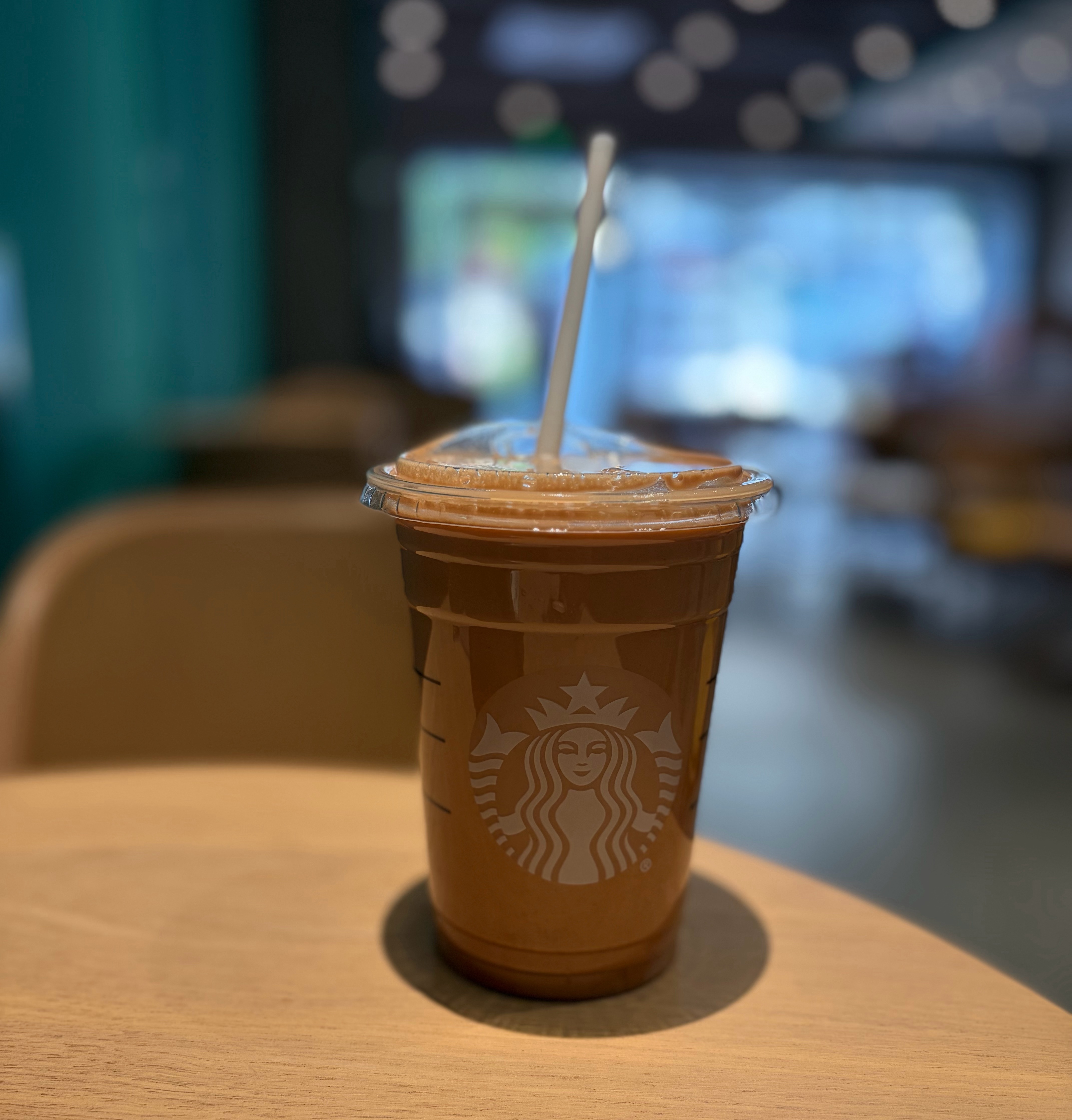 星巴克这个红茶咖啡拿铁鸳鸯是真的猛我本来不信的，结果我下午喝完后真的有点心慌，心