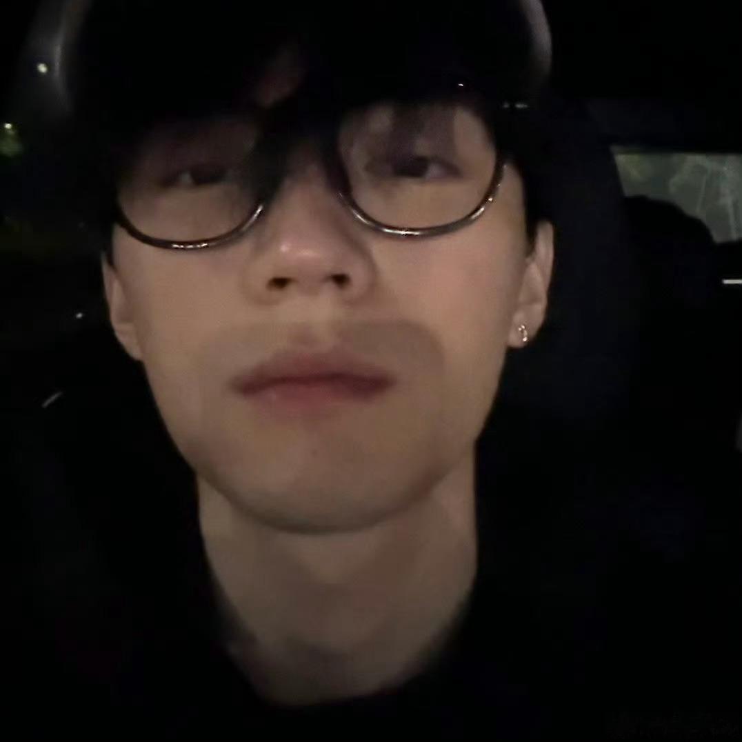 周翊然超like破万 zyr周翊然芭莎男士 所谓钟意一人大概就是无论遇到多么完美