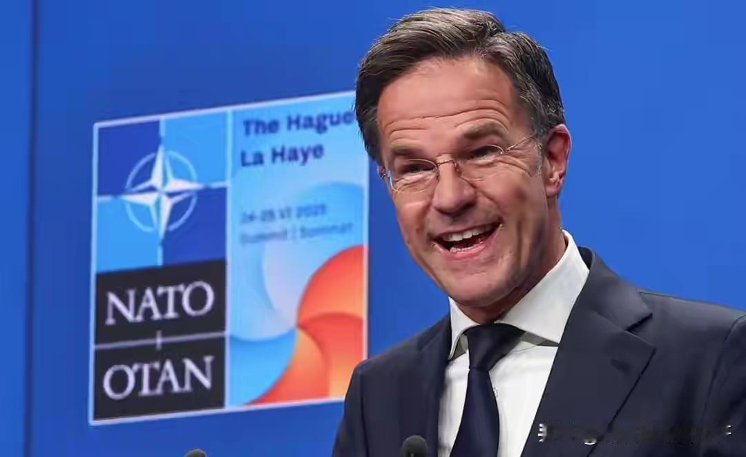 再怎么说，都不耽误做秘书长！
4月9日北约秘书长吕特在美国，
接受记者采访时，