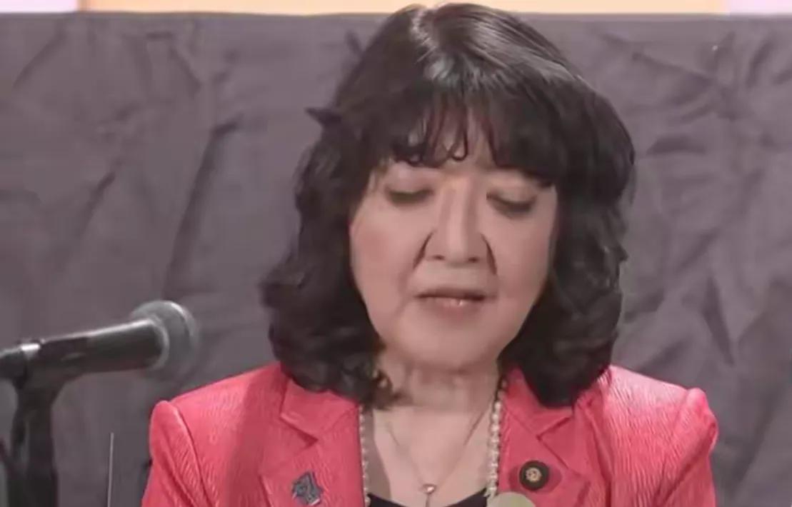 日本财长在G20上告状：对世界经济产生负面影响，要求撤销稀土管制。
只想说，口气