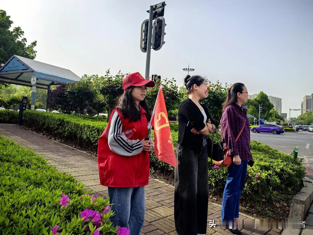 文明交通    青春护航

        4月14日早上，益阳市东部新区志愿者