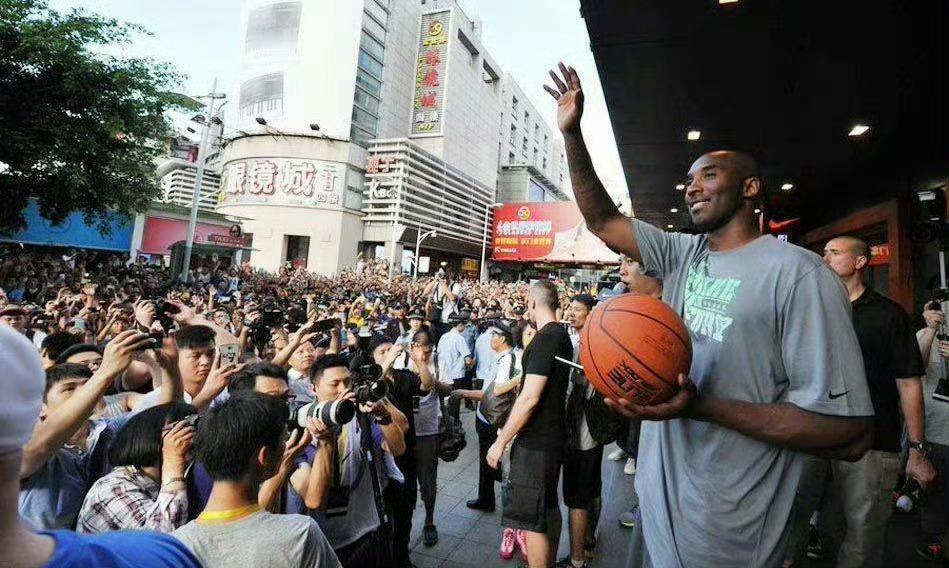 相比置身热闹而喧嚣的人海，你是否也更愿意坐在偶有鸟鸣的大树下，偶尔可以想起点点从