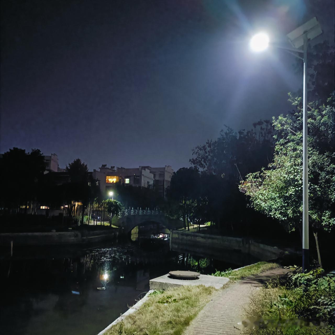 今天有人问我，他说，你既要上班，又要顾娃，还学习英语，又要考证，你不累吗？

我