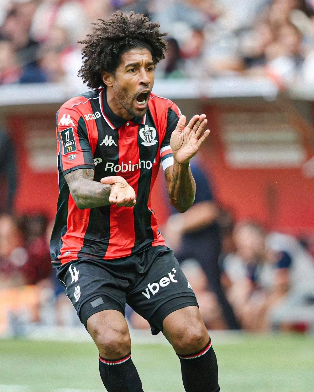 42岁的丹特：

本赛季结束后，尼斯中卫丹特将会结束自己的职业生涯，在42岁的年