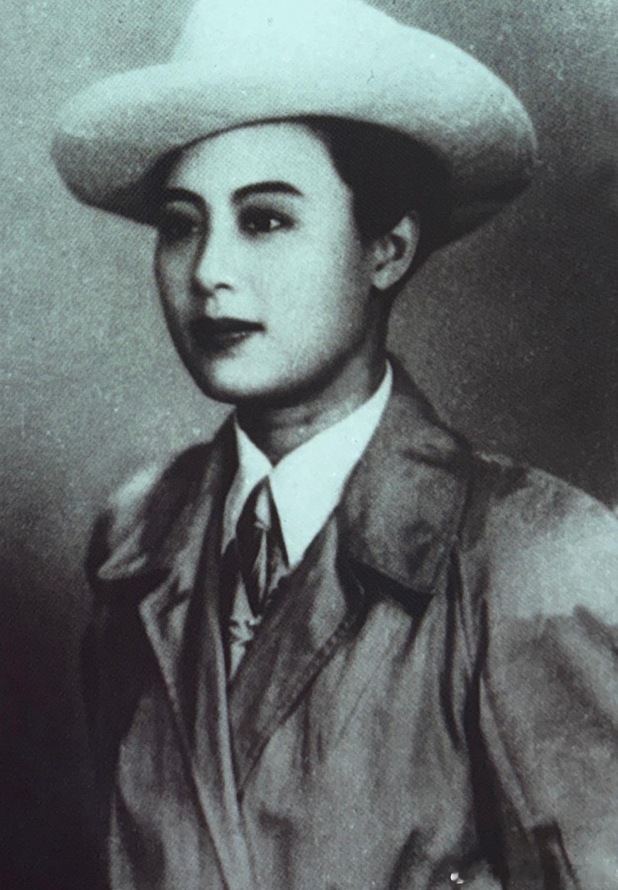 40年代竺水招时装戏剧照