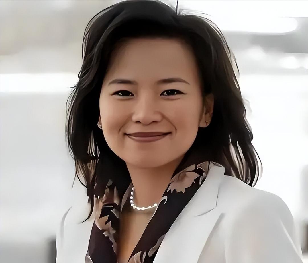 2020 年的一天，央视著名主持人成蕾，像往常一样在访谈节目中闲聊，可就在这时，