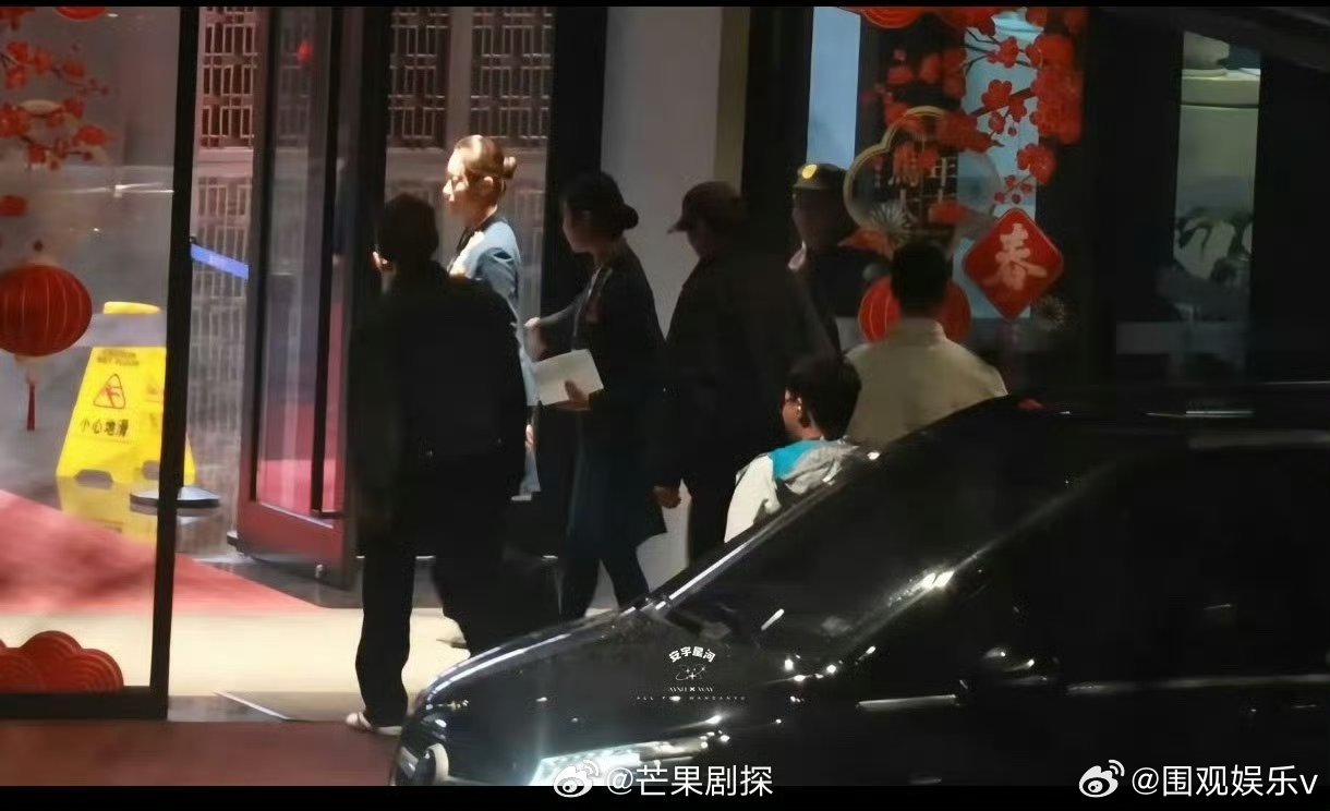 王安宇巴黎时装周出发路透  王安宇巴黎时装周出发图路透，品牌大使海外首秀王安宇品