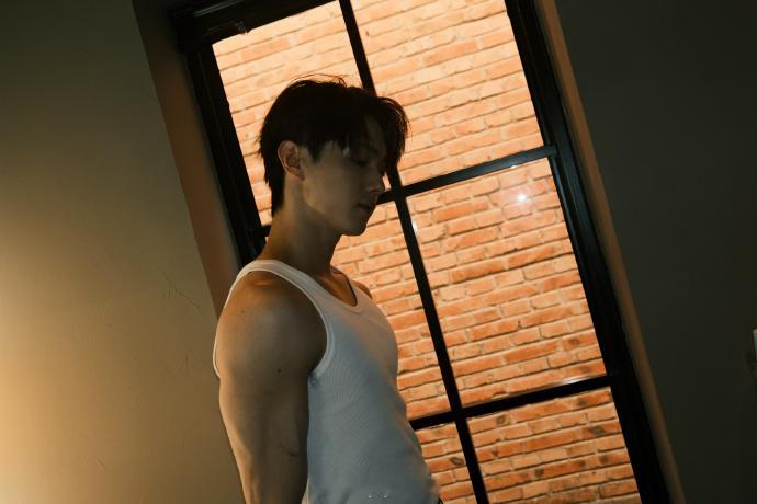 许凯身材好好，酷爱健身的内娱男菩萨，穿衣显瘦、脱衣有肉[污] ​​​