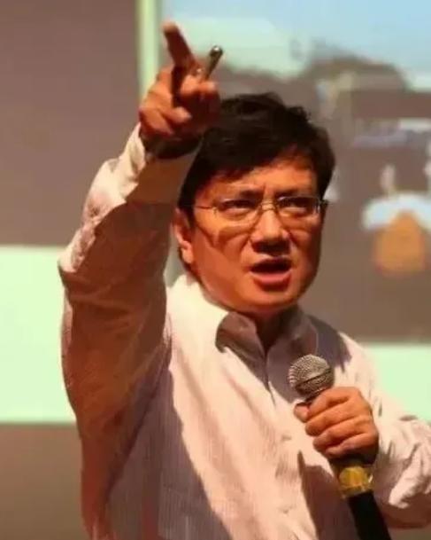 郑强教授曾说，在日本留过学的，大多是被洗脑过，就要看意志坚不坚定，不坚定的回国后