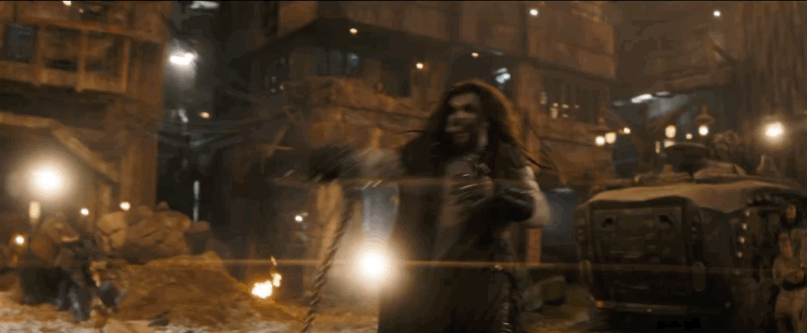 超级少女正式预告 ——“你不是酒吧里那小妞吗？”——“有意思，我也是这么叫你的。