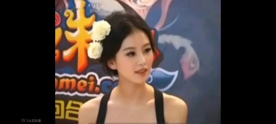 早期的刘诗诗颜值也不比刘亦菲差呀 ​​​