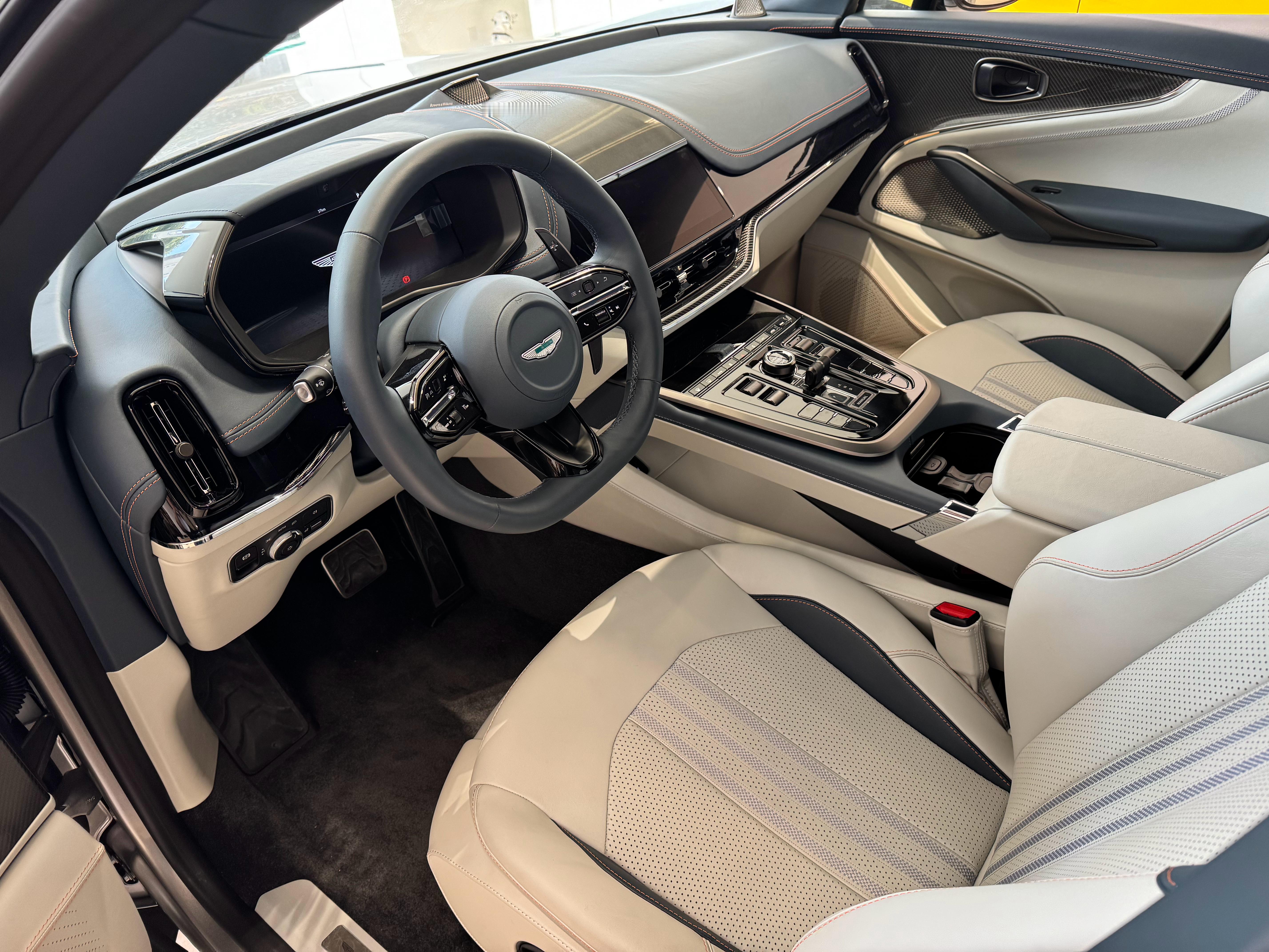 现在新车阿斯顿马丁DBX 707 、现在新车落地不要300！不要300！即时这样