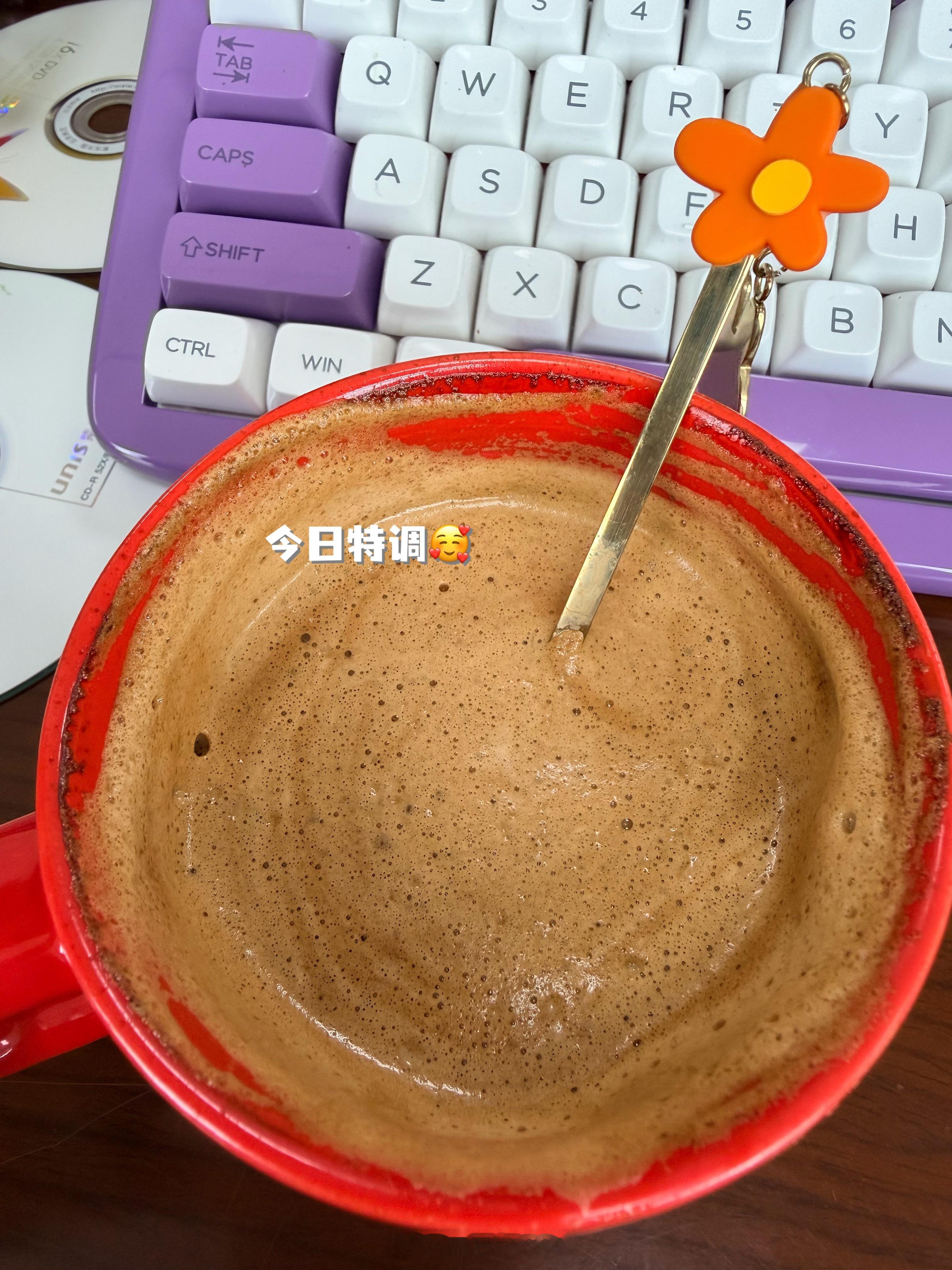 新买的奶泡器用不顺手咖啡沫子喷一脸咖啡