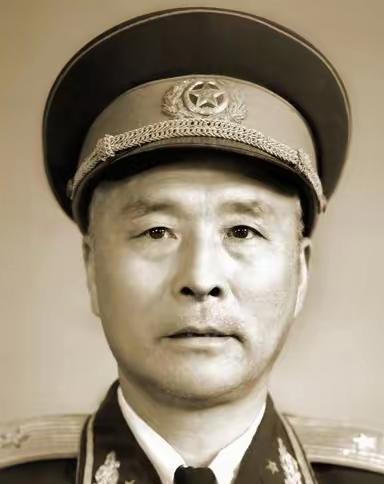 红军团长被埋后奇迹生还，救他的老妇人却饿死在灶台边
一个人被埋进土里，还能活着爬