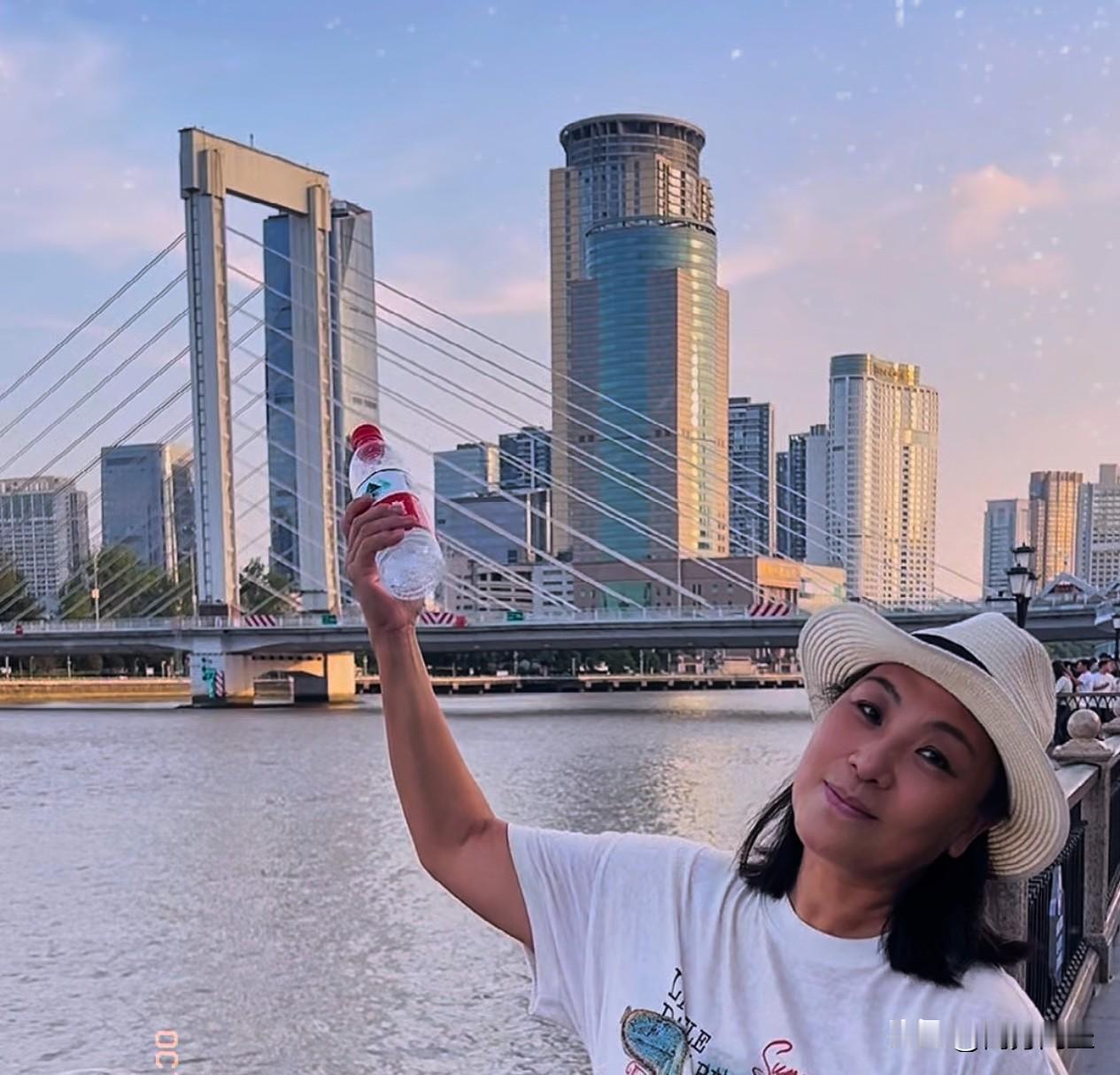 人生是一段有去无回的旅程，人活在世，父母，夫妻，子女都只能陪伴我们一段旅程。而孤
