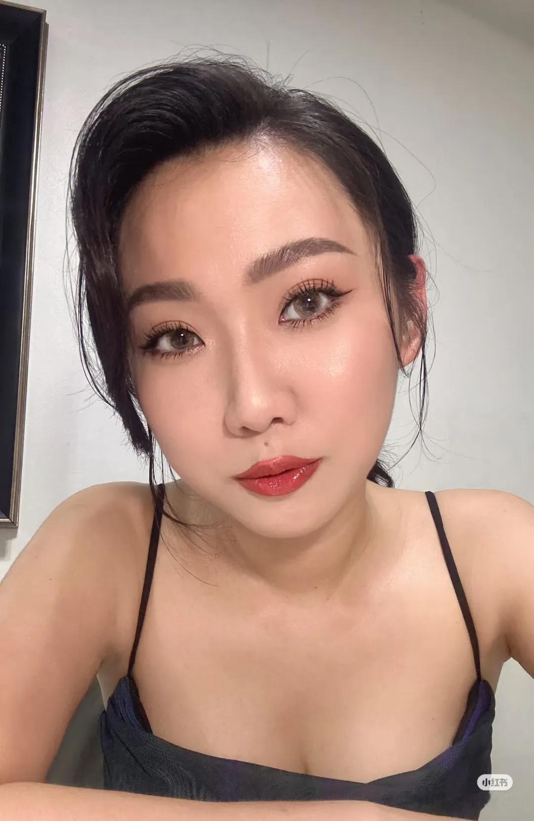 话说大马近几年就推出了许多样靓身材正，气质也相当不错的新晋博主，而杨姐姐就是其中