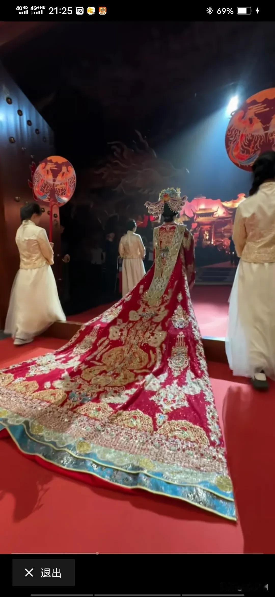 明媒正娶，凤冠霞帔！娶的是完璧之身！如若不是，如此婚礼新娘子受不起，对婚后的日子