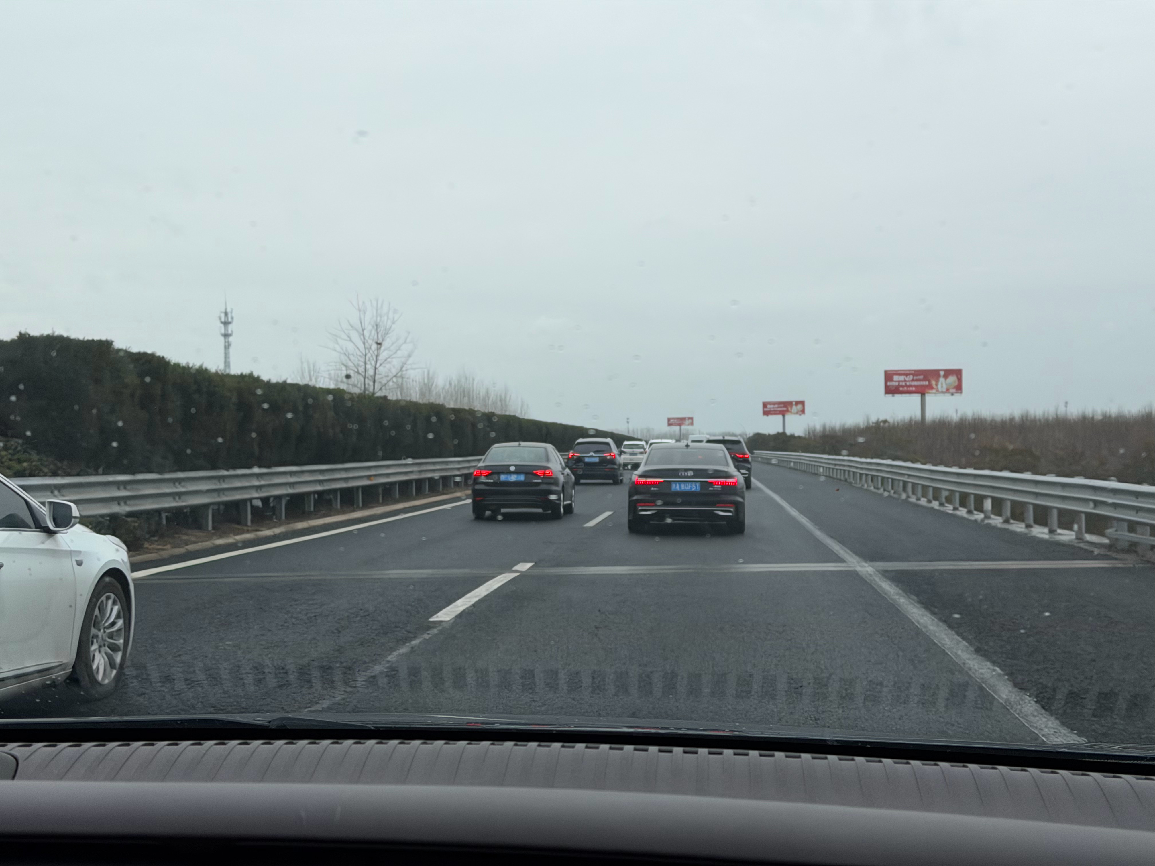 谁说初八上班不堵的，我这付了高速费也要在高速上开六七十