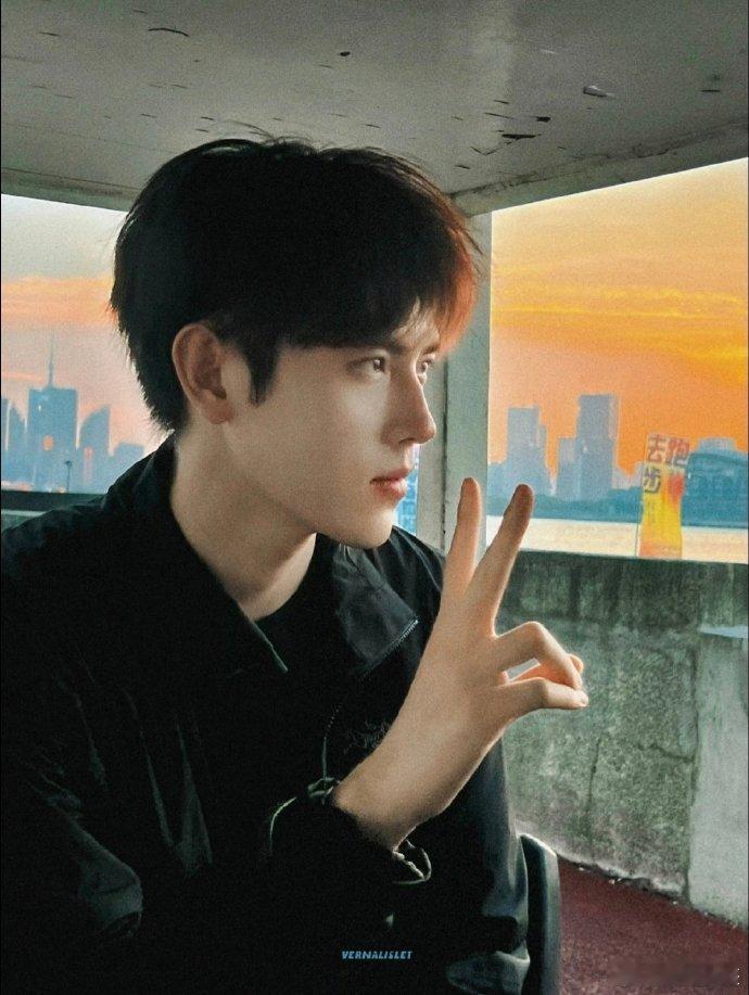 陈飞宇 人夫感 谁能拒绝陈飞宇人夫感！温柔深情、干净清爽，自带安心气场，苏感与温