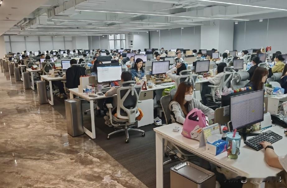 越来越花[捂脸]你永远不知道公司为了尽可能的让员工“自离”，会开出什么样的条件和