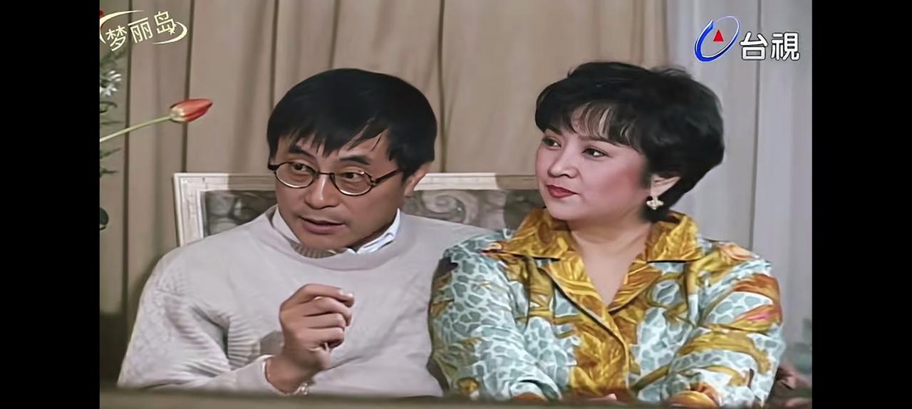90年代初，刘家昌与甄珍接受台湾电视台的采访。从画面上明显能看出，两人的关系非常
