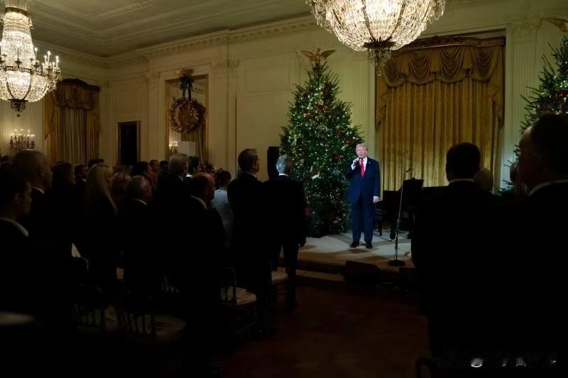 【最新消息：特朗普吹嘘卢比奥将成为美国最伟大的国务卿】
华盛顿时间2025年12