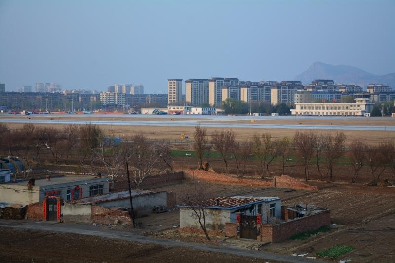 辽宁朝阳算几线城市？
有人说是五线，有人说已经跻身三线。
这张照片是从城市外围拍