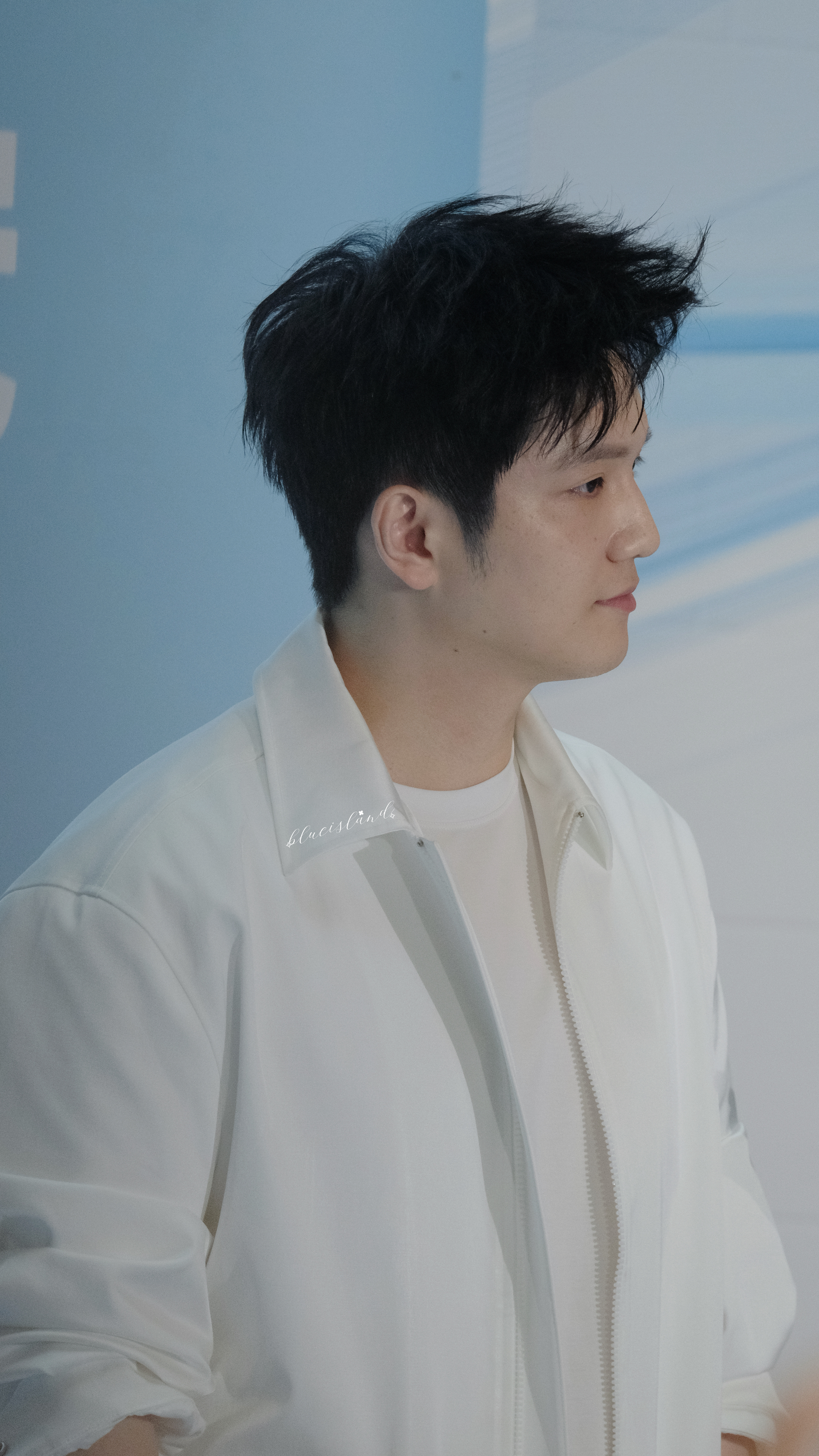 “活动现场持续体现出樊振东球迷的全年龄段无性别差特点，即超级巨星的根本属性：覆盖