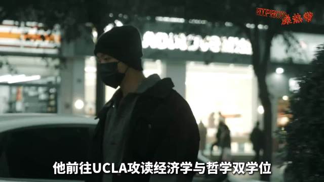 他的才华早有显露，从《中国新歌声》导师四转，到写出大火的《中国有嘻哈》主题曲，但大家却没记住他的名字