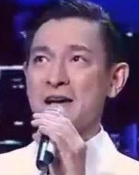 刘德华演唱的粤语版《东方之珠》是经典之作，饱含深情与家国情怀，多年来一直被人们铭