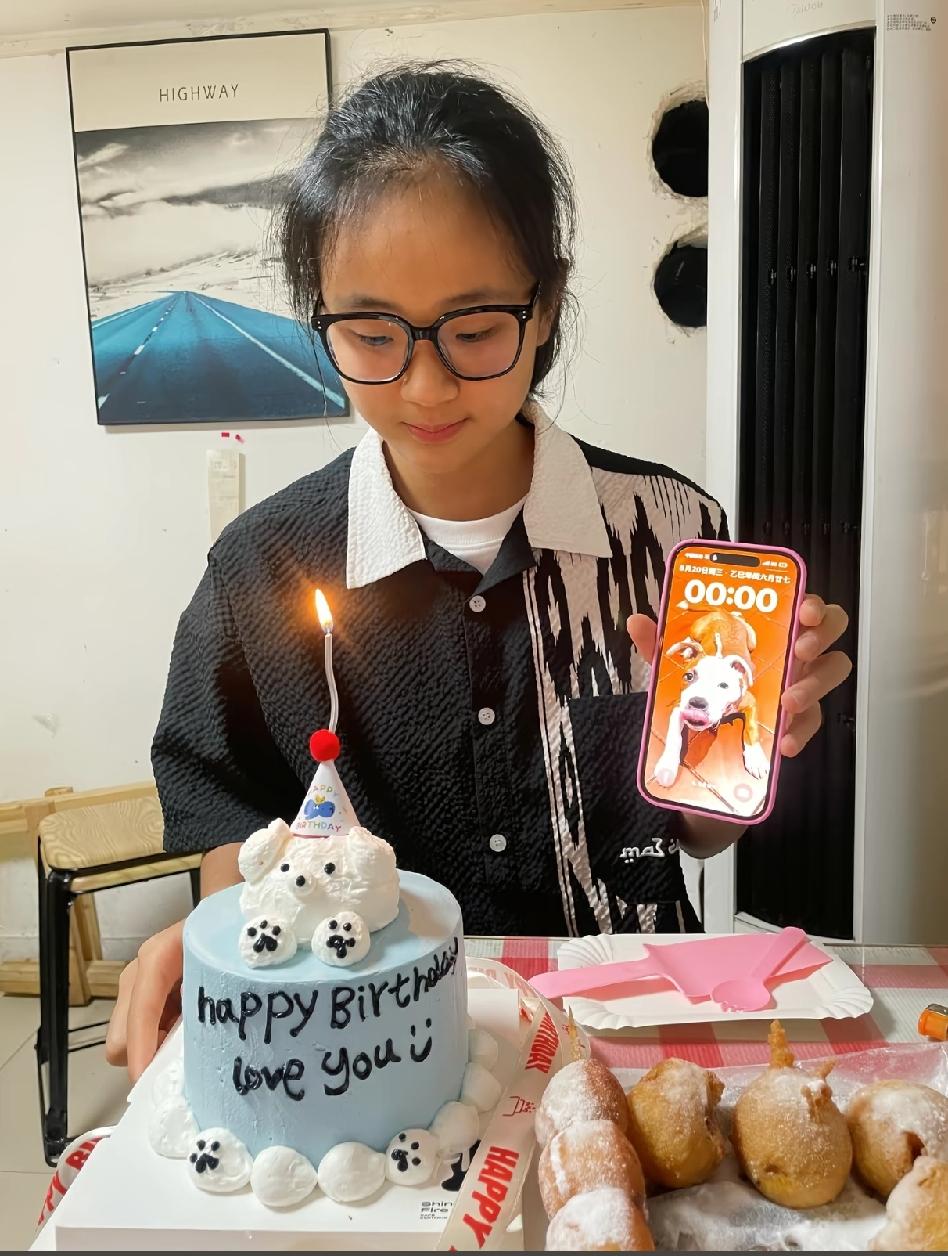 一个在国内朴素、低调坚韧，眼神干净又自律的女孩怎么去了美国就变成扎着脏辫的美式西