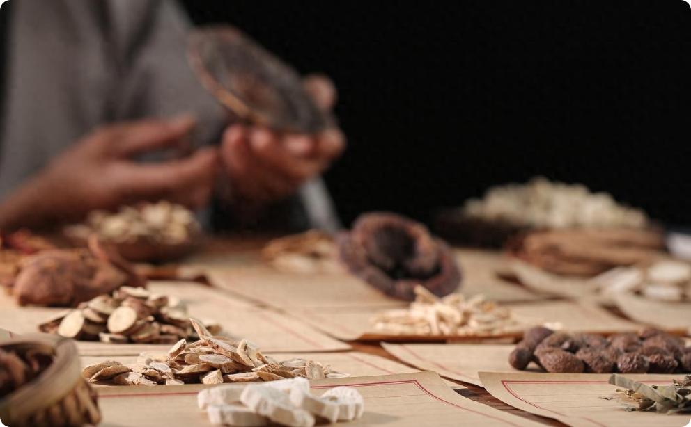 中医干货：心梗是血瘀、脑梗是痰瘀、脸斑是肝郁！一招化瘀，年轻十岁
大家好，我是陈