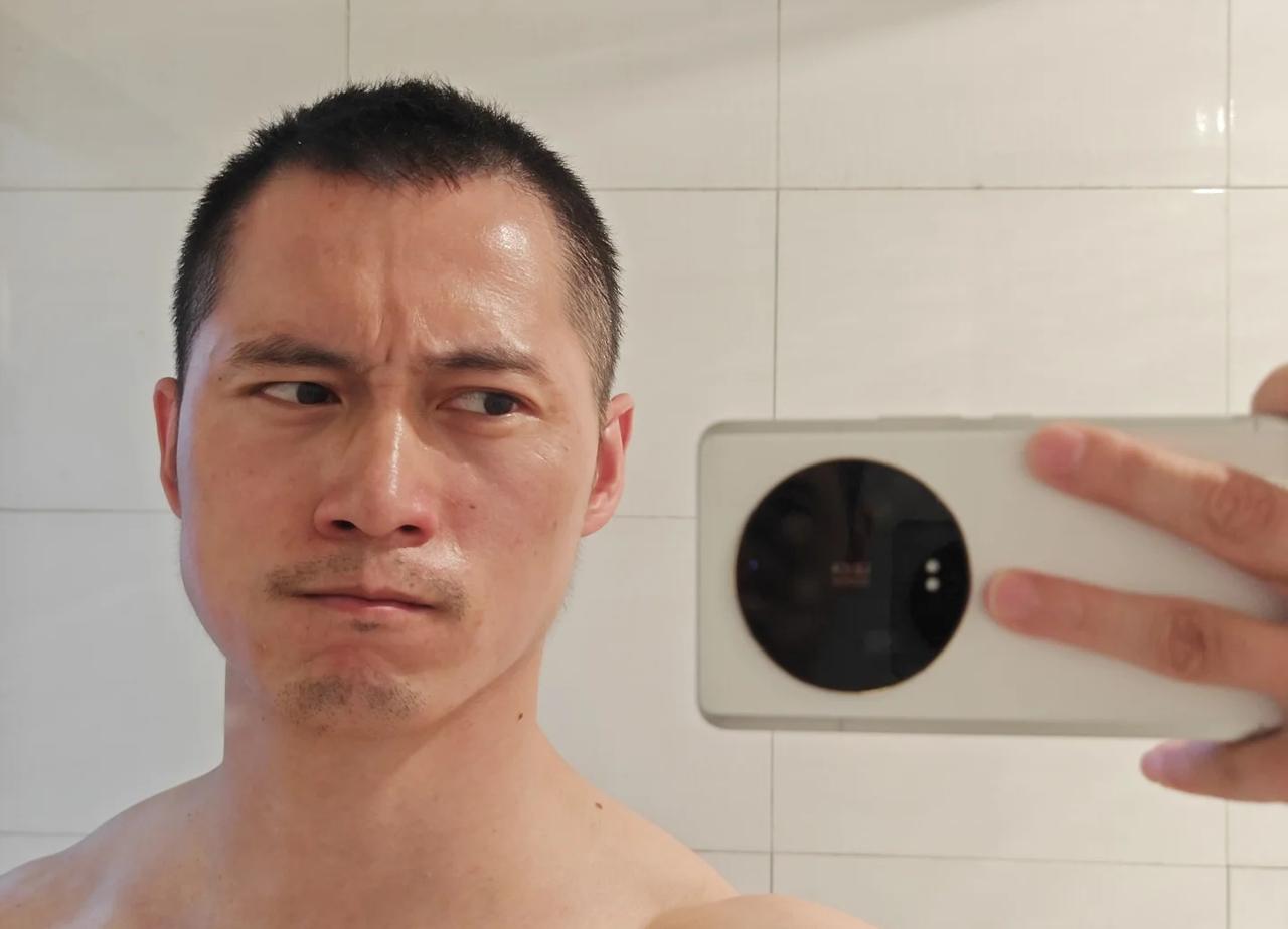 今日怼脸拍快亲上去😘
怼脸拍 最近长这样 迷离的眼神 怼脸拍高清镜头 今天的我
