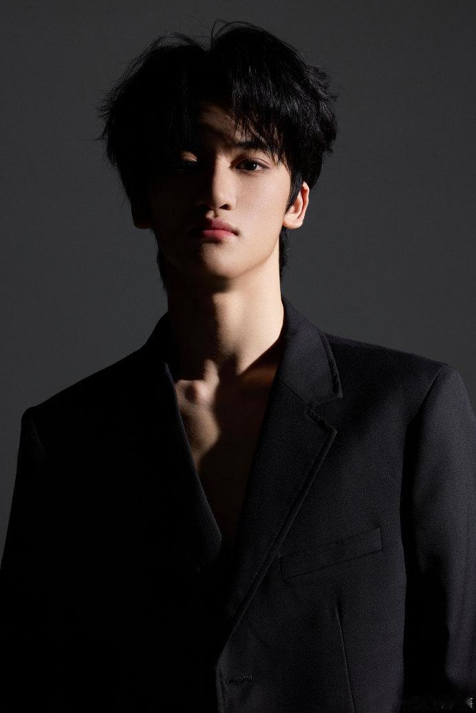 邓佳鑫思念以光速飞行战报邓佳鑫新歌热度 邓佳鑫新歌热度，邓佳鑫思念以光速飞行战报