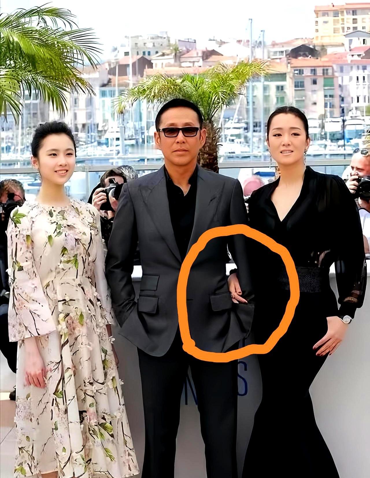 前任相见，到底能不能大大方方？
看看巩皇这教科书级别的“避嫌”操作，你就知道什么
