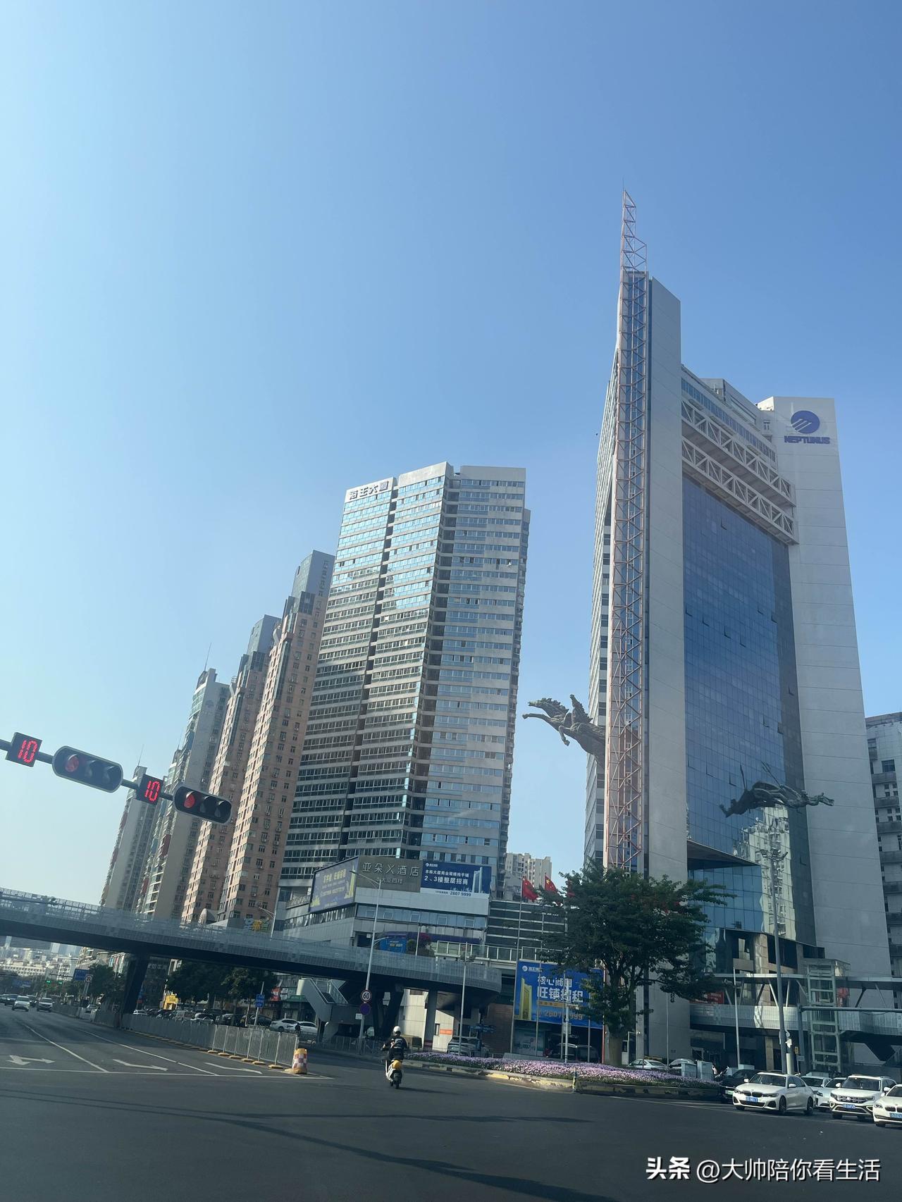 房价不是乱涨乱跌，核心就这 6 大块：

1. 地段

◦ 市中心、地铁口、学区