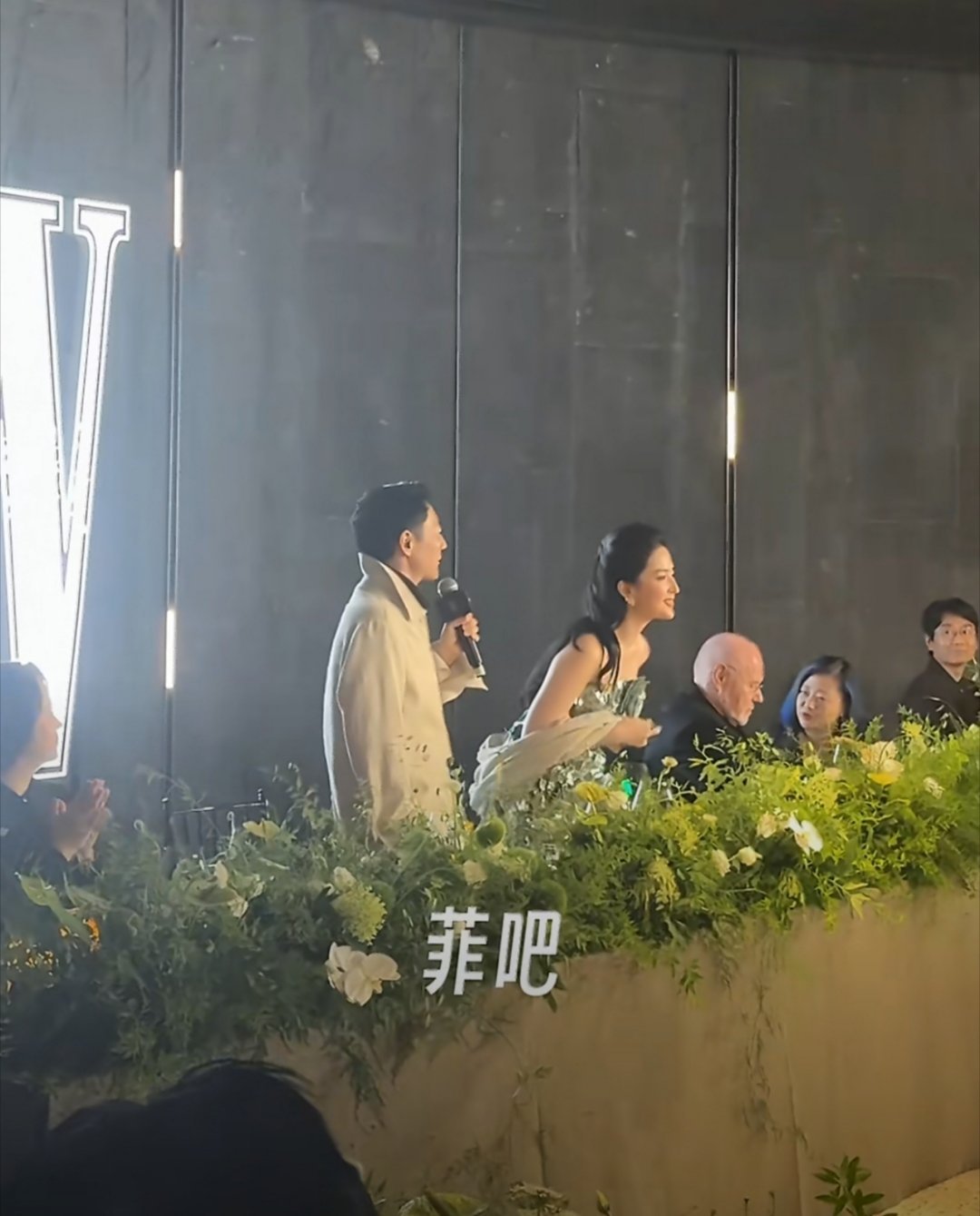 早就说了登W只是时间问题，这次是导演视角下的大策划了，W抢到了刘亦菲2026首封